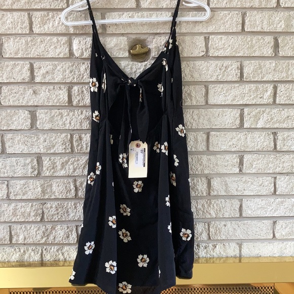 Lira Black Floral Dress - Picture 2 of 4